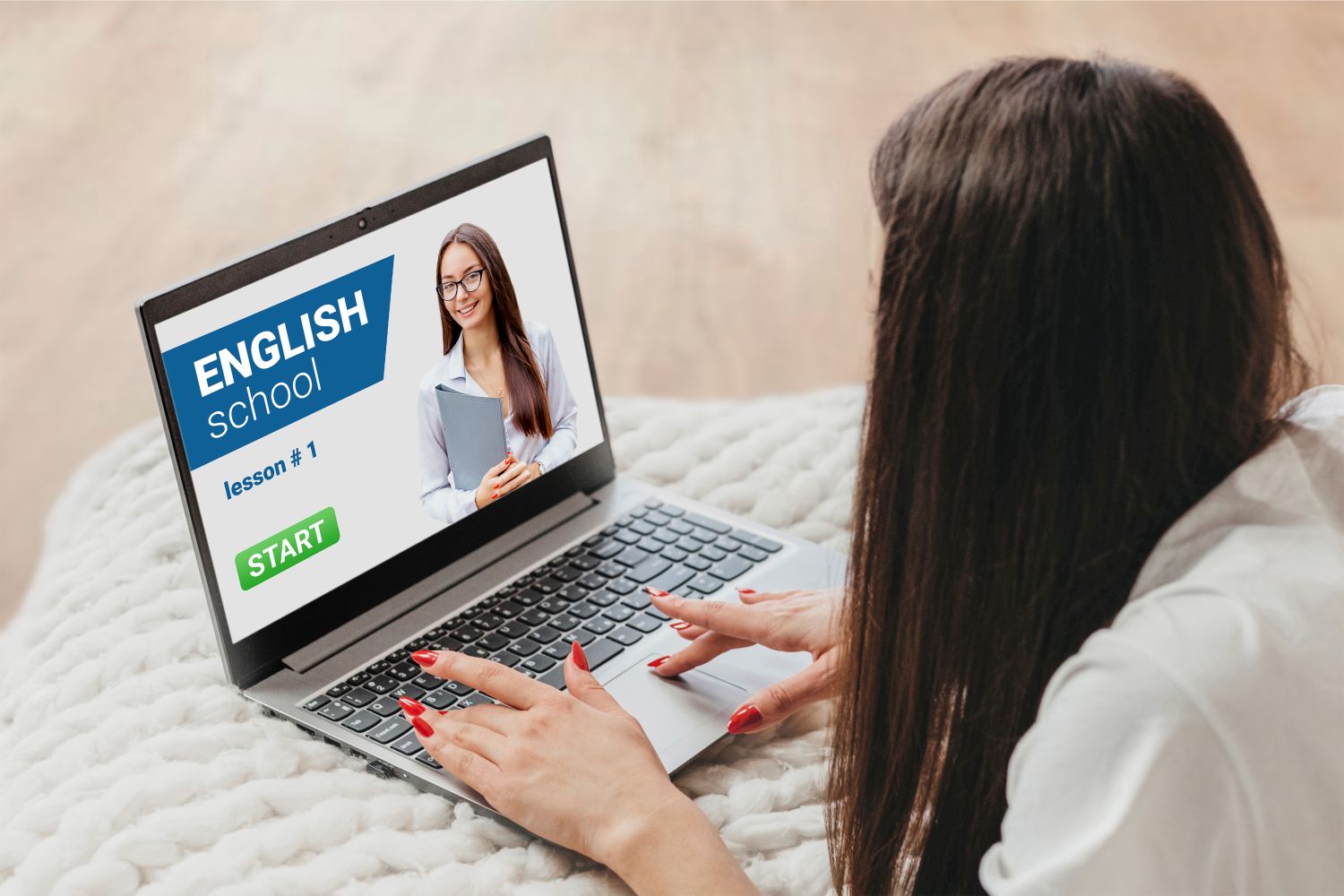 girl learning english online